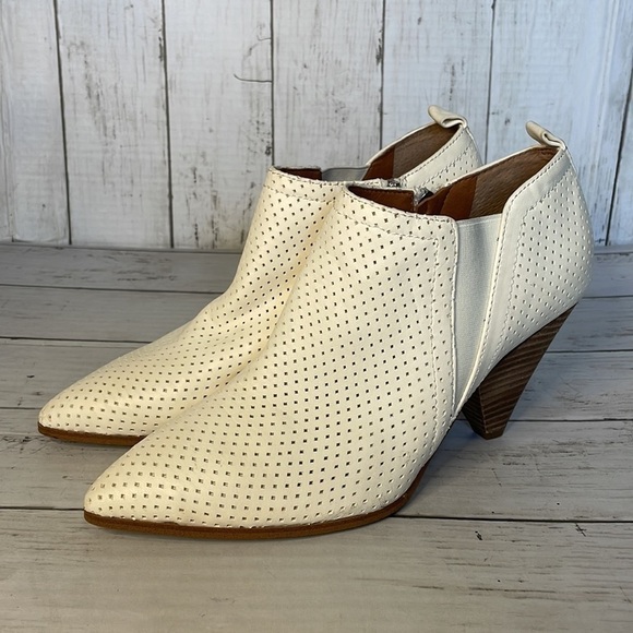 Franco Sarto NWOT Newbury Pointed Toe Perforated Creamy White Leather Bootie - Picture 2 of 13